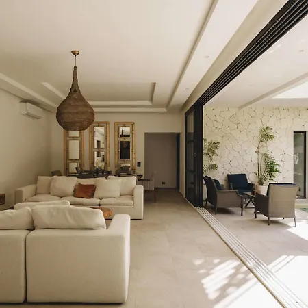 Elegant 4 Bedroom Villa, Gated Access & Personalized Concierge