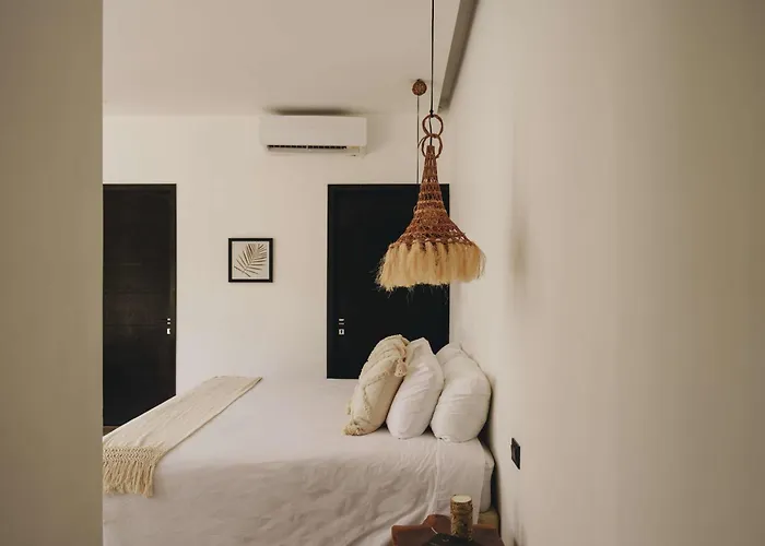 Villa Elegant 4 Bedroom Villa, Gated Access & Personalized Concierge *