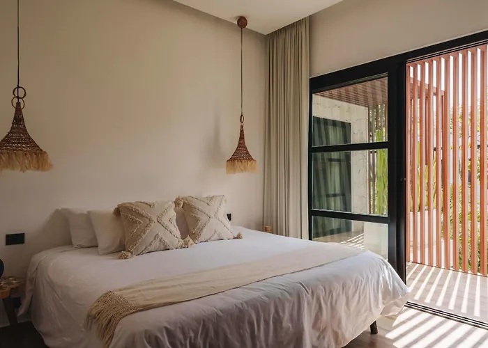 Elegant 4 Bedroom Villa, Gated Access & Personalized Concierge *