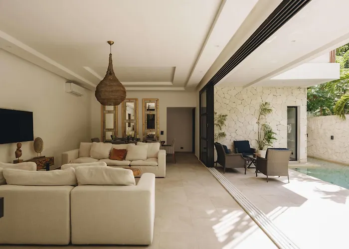 Elegant 4 Bedroom Villa, Gated Access & Personalized Concierge * Tulum