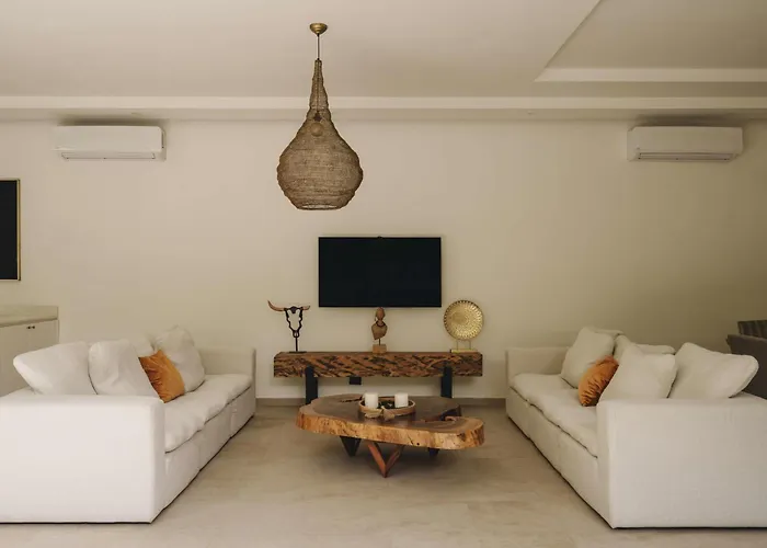 Elegant 4 Bedroom Villa, Gated Access & Personalized Concierge