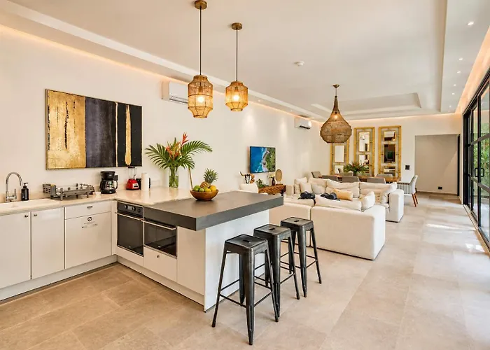 Villa Elegant 4 Bedroom Villa, Gated Access & Personalized Concierge