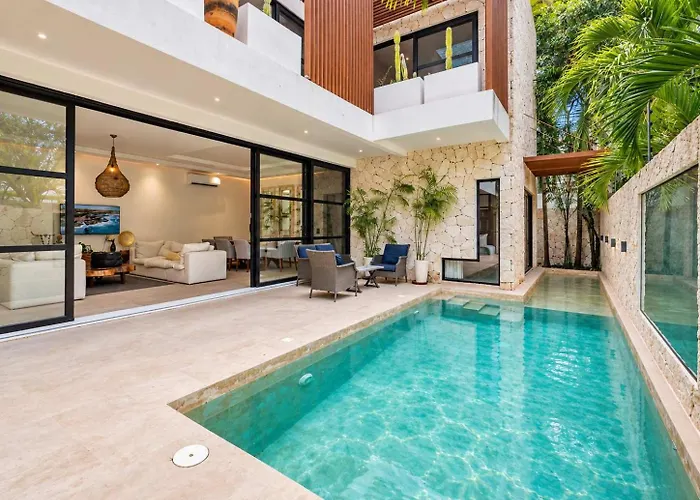 Elegant 4 Bedroom Villa, Gated Access & Personalized Concierge Villa *