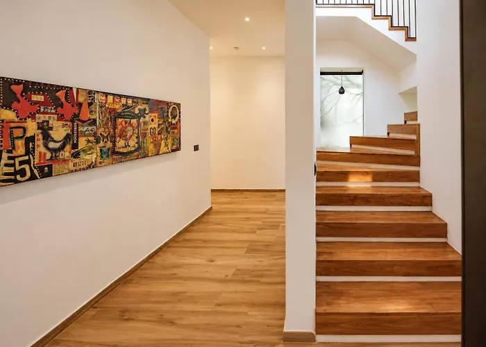 Villa Elegant 4 Bedroom Villa, Gated Access & Personalized Concierge *