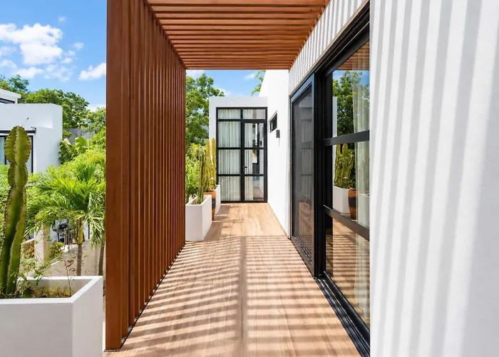 Villa Elegant 4 Bedroom Villa, Gated Access & Personalized Concierge *
